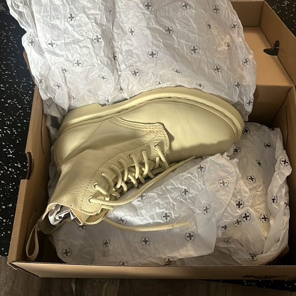 Dr. Martens 1460 Mono Lace-Up Boots - Toile Cream WITH BOX - Picture 6 of 8